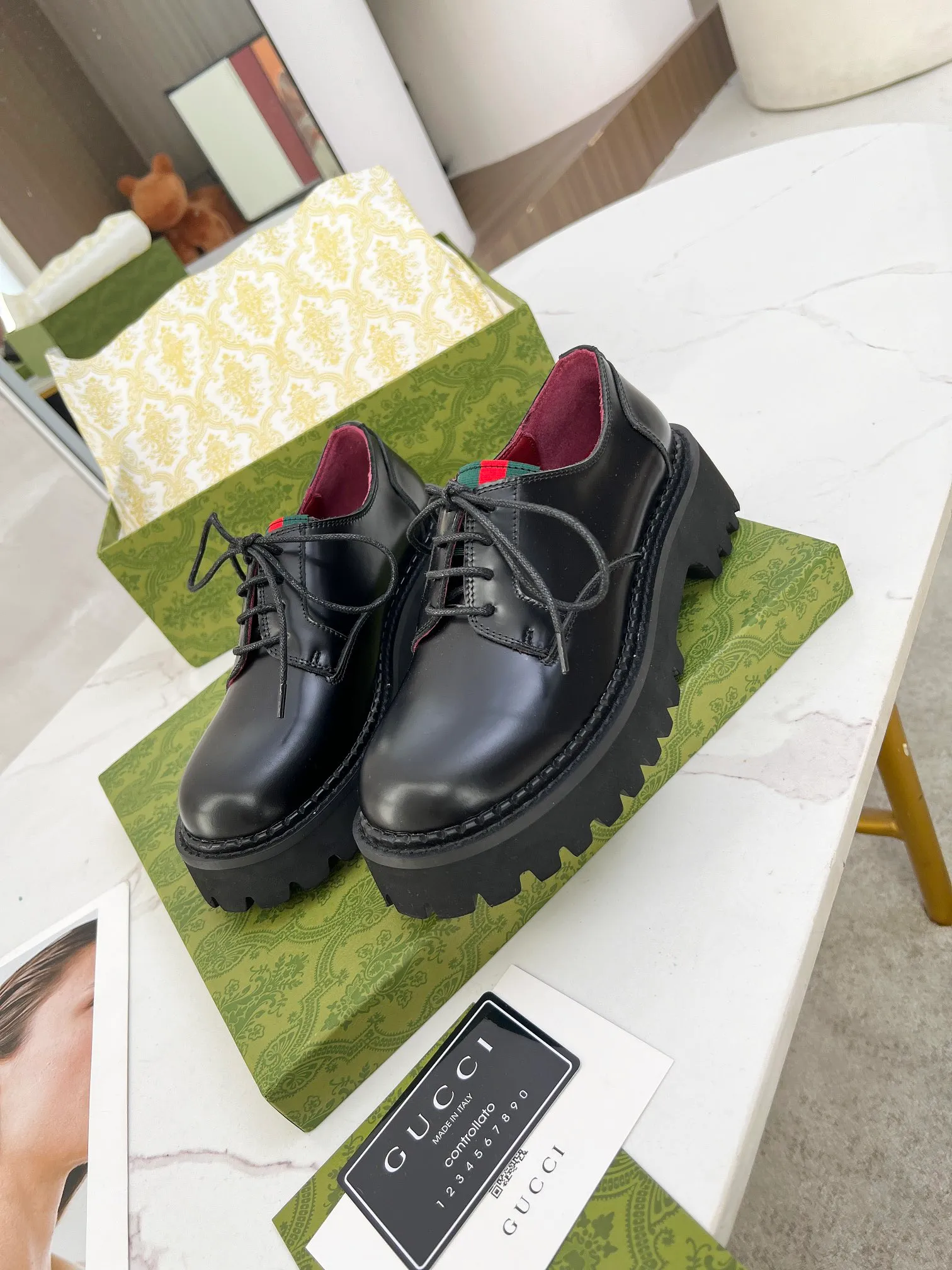 👟👟Ex-factory price 500👟👟 New arrival! 2024 latest version of GUCCI versatile strappy loafers, heel height: 5cm, fabric: first layer cowhide/open edge beads, lining/foot pads: sheepskin lining.  The outsole is made of foam outsole. Color: black/ancora red. Size: 35-41